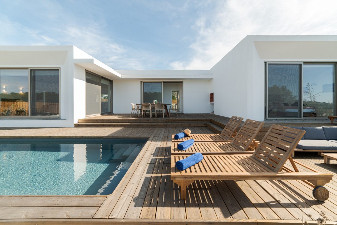 lounge-chairs-in-modern-villa-pool.jpg
